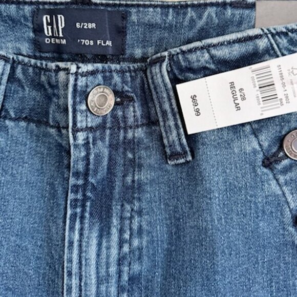 NWT High Rise '70s Flare Jeans - Picture 3 of 4